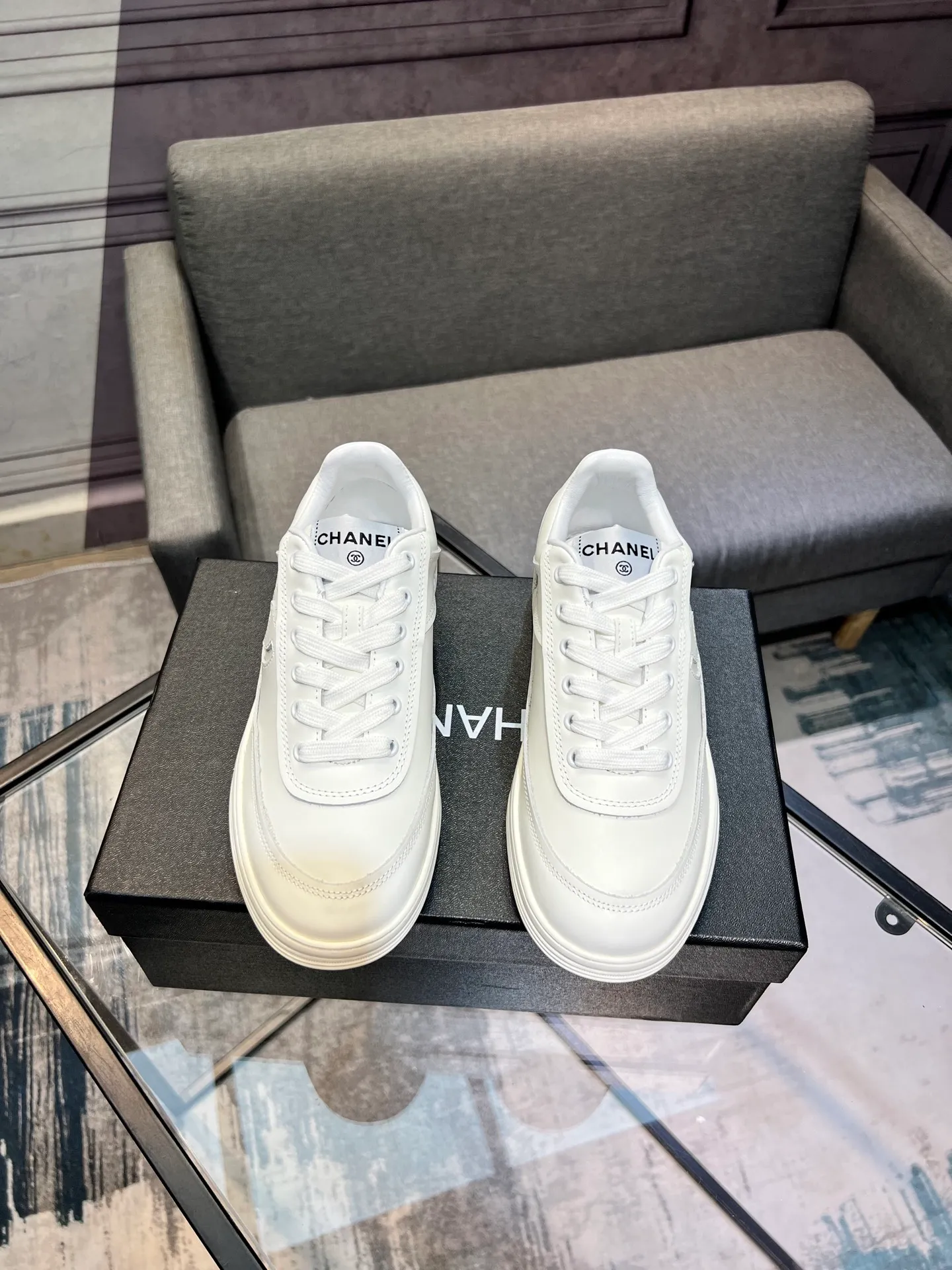 Men's men's shoes 💰620 Exclusive real shot (top version) CHANEL Chanel's new panda sneakers Panda shoes Chanel 2025ss color matching thick-soled casual sports shoes sneakers Counter synchronization The counter is very popular Very difficult to buy a shoe The most popular thick-soled panda shoes on the Internet It is obvious that Xiaoxiang control cannot miss it Simple and versatile white shoes that have both good looks and comfort Thick sole increases height, is super versatile and can be worn with eyes closed😍 Whoever wears it will look better. Upper: calfskin. Lining: imported sheepskin lining. Outsole: TPU original outsole. Size: 35-44 (41 for women, 40 for men, custom made).